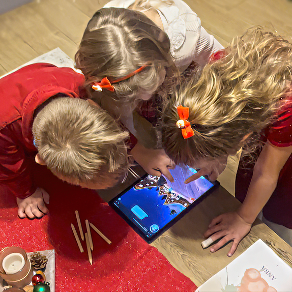 Darčekový kupón (digitálny): Daruj zážitok, daruj interaktívnu rodinnú hru!